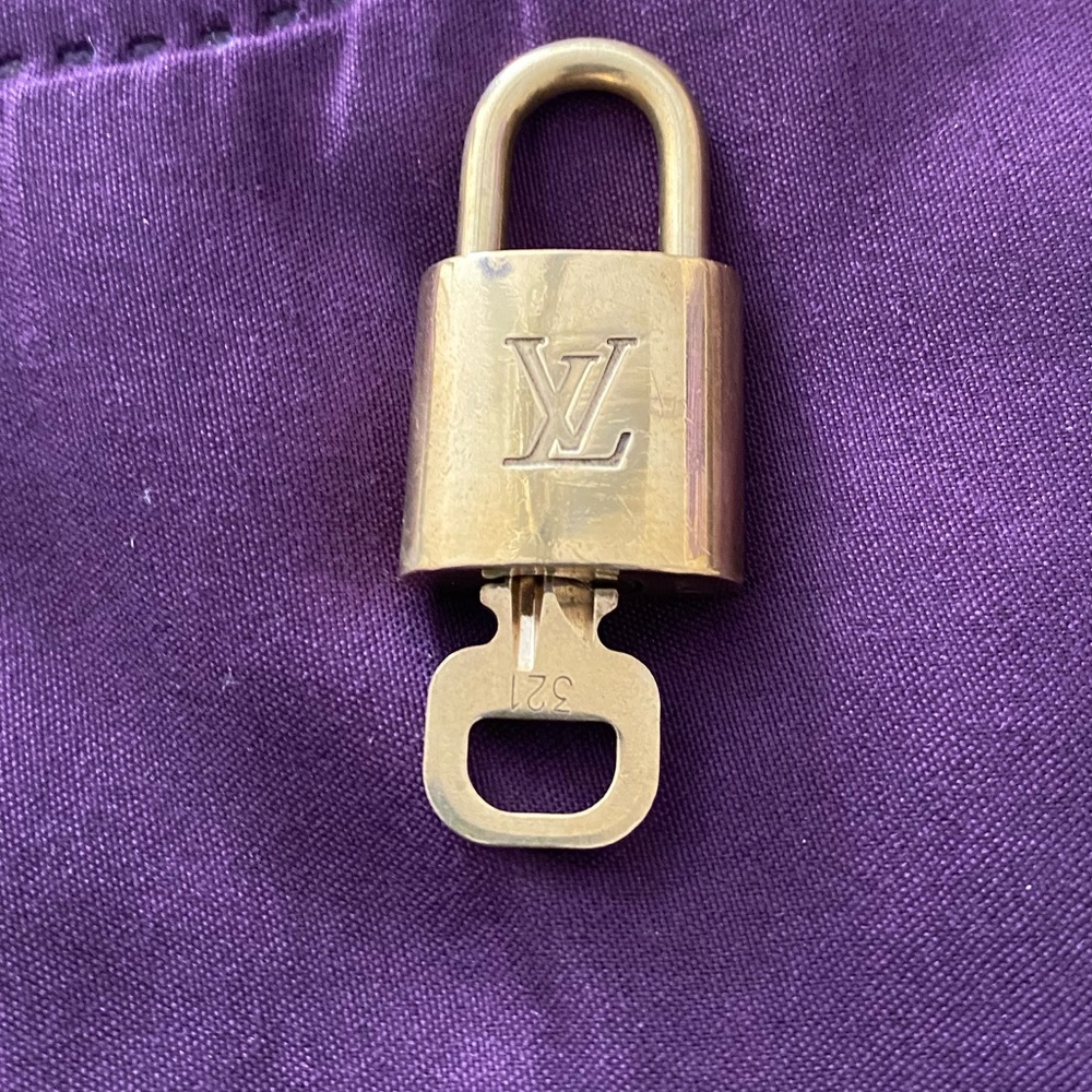 LV Brass Lock & Key #321